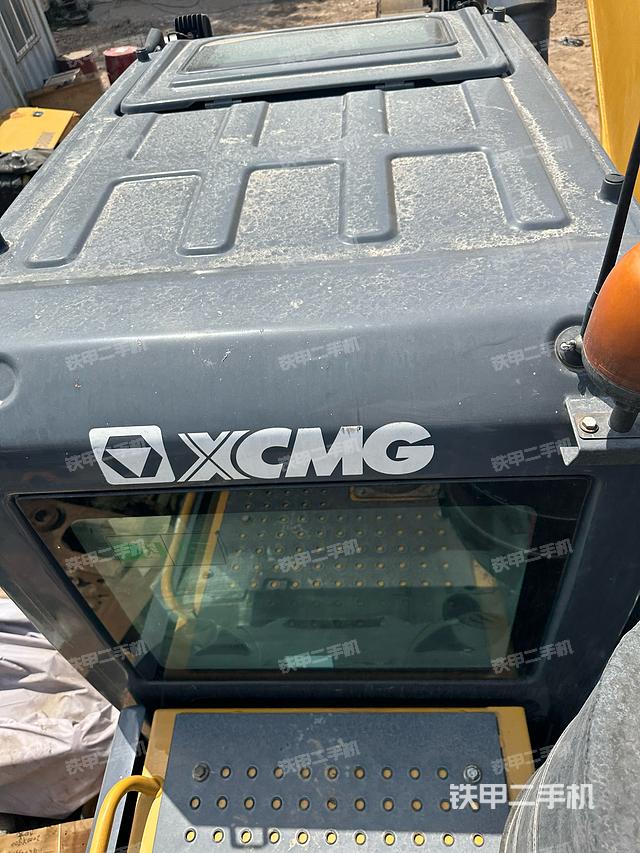 驾驶室顶部（整机外观）