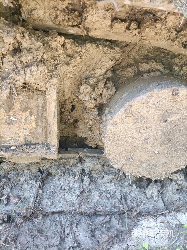 右驅(qū)動輪（行走機(jī)構(gòu)）