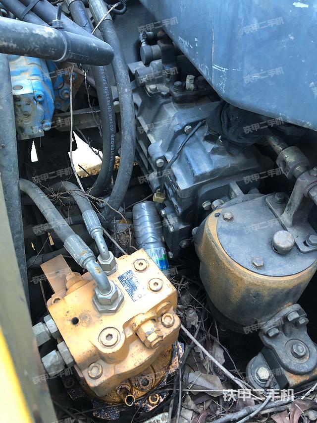 回转马达和主控阀（整机外观）