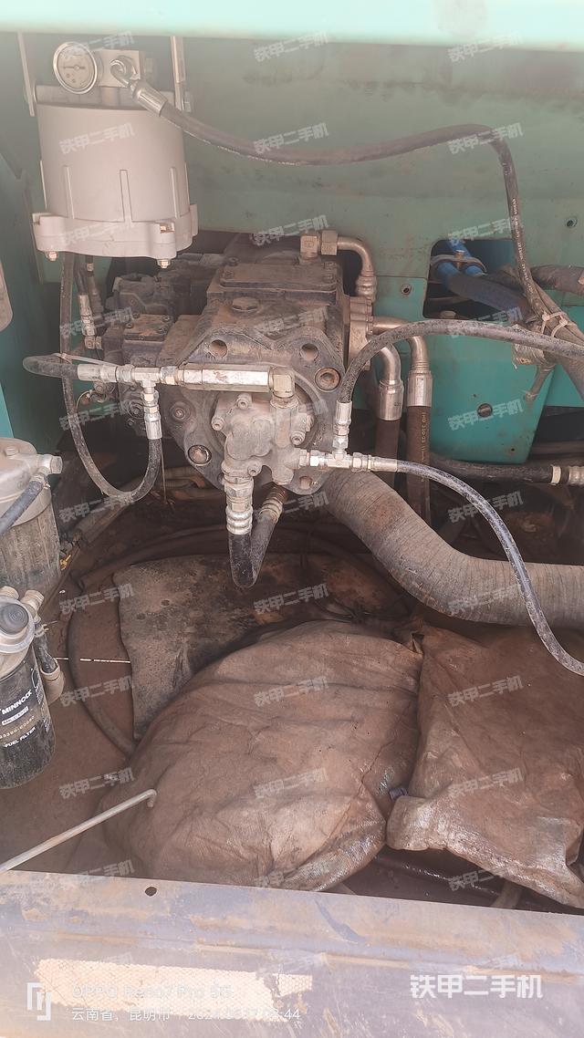 液压泵舱室正面整体（整机外观）