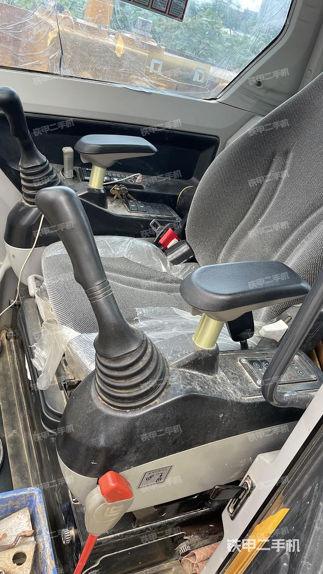 驾驶室整体（整机外观）