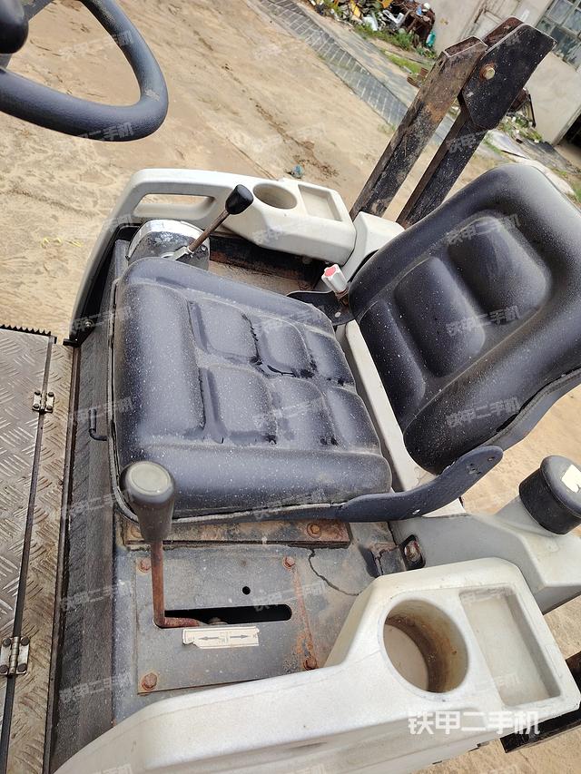 驾驶室操作台（设备外观及核心部件）