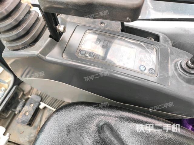 显示屏 (驾驶室部分) 显示屏 (驾驶室部分)