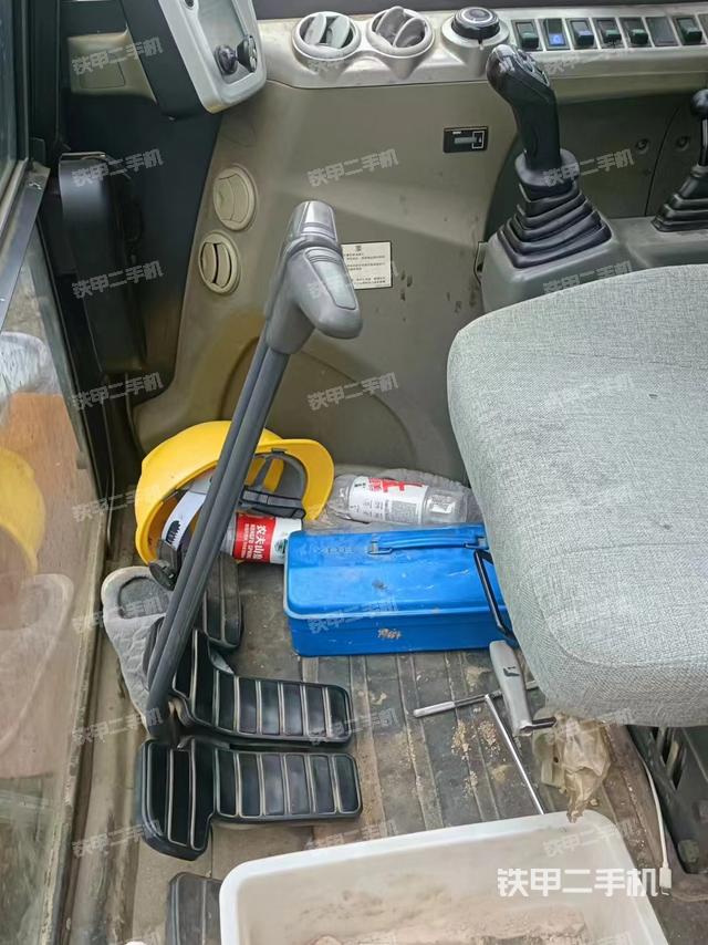 驾驶室整体（整机外观）