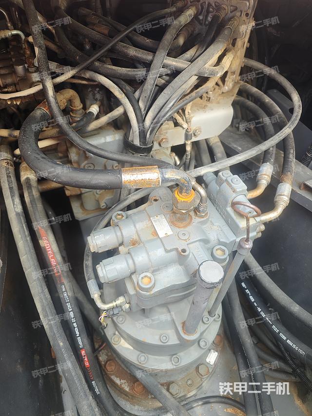 回转马达和主控阀（整机外观）