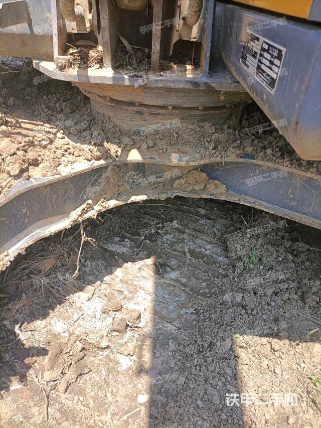 轉(zhuǎn)盤(pán)和下車(chē)架正前（工作和回轉(zhuǎn)裝置）