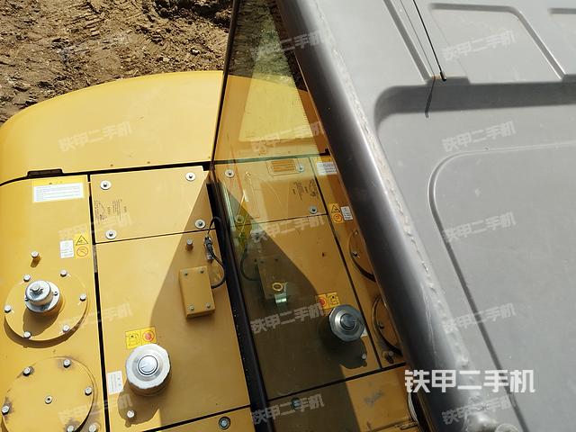 驾驶室顶部（整机外观）