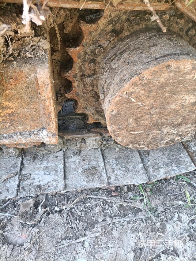 左驅(qū)動輪（行走機構(gòu)）