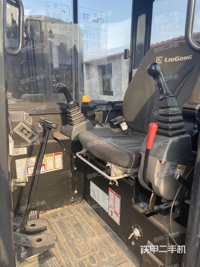 驾驶室整体（整机外观）