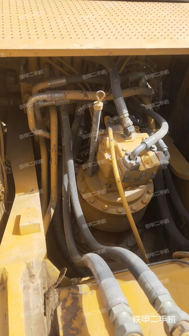 回转马达和主控阀（整机外观）