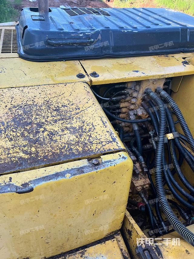 回转马达和主控阀（整机外观）