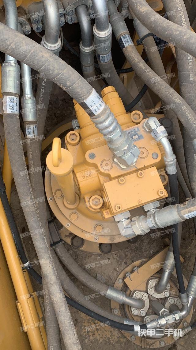 回转马达和主控阀（整机外观）