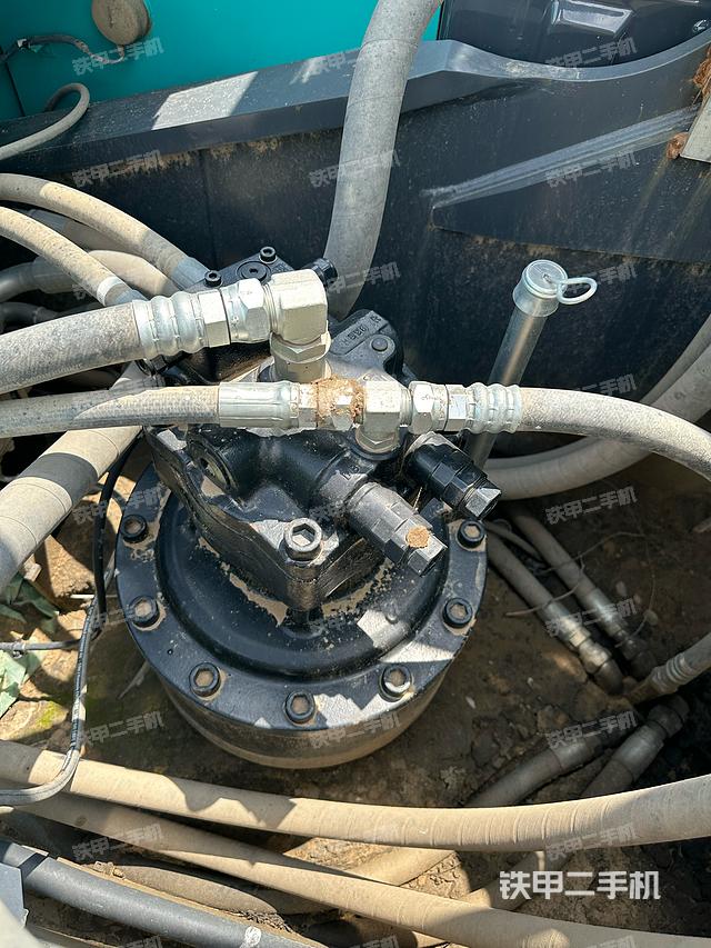 回转马达和主控阀（整机外观）