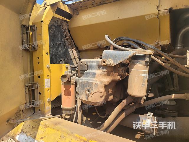 液压泵舱室正面整体（整机外观）