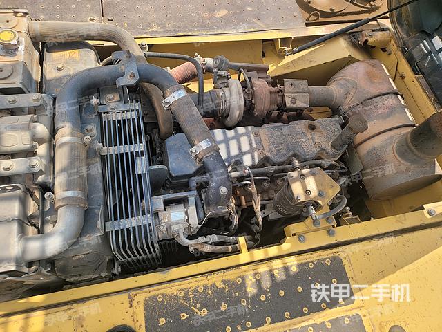 回转马达和主控阀（整机外观）