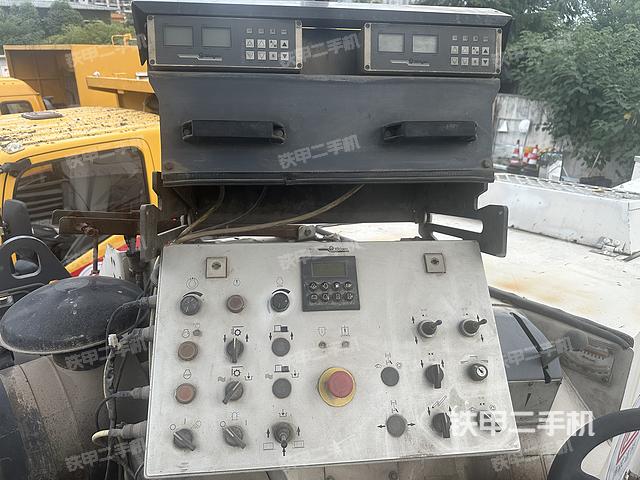 驾驶室操作台（设备外观及核心部件）