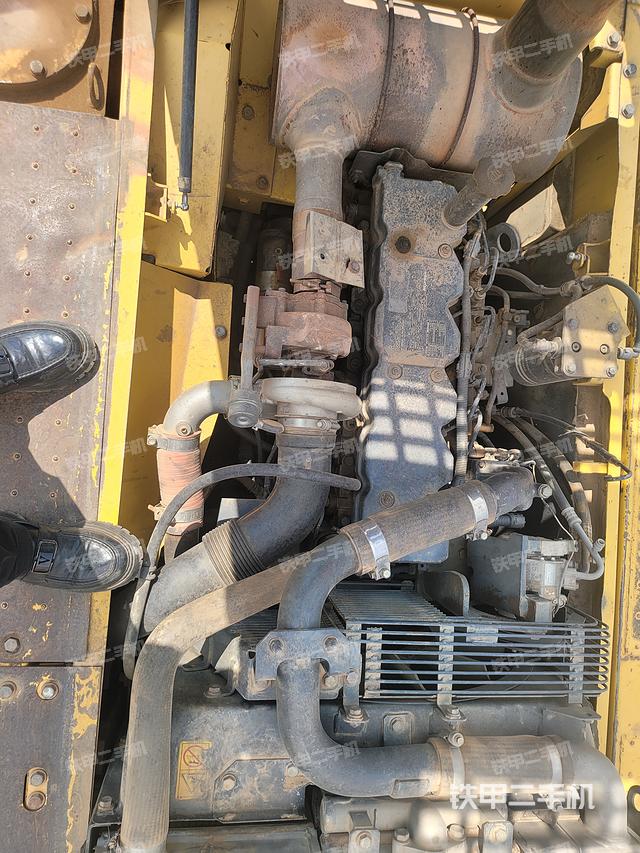 驾驶室顶部（整机外观）