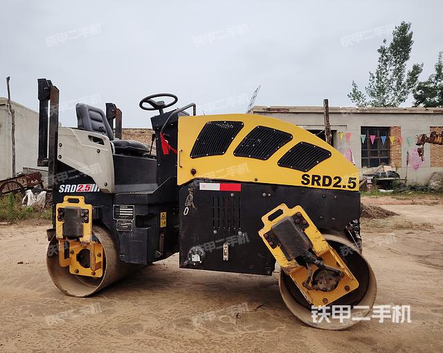 整机右侧（设备外观及核心部件）