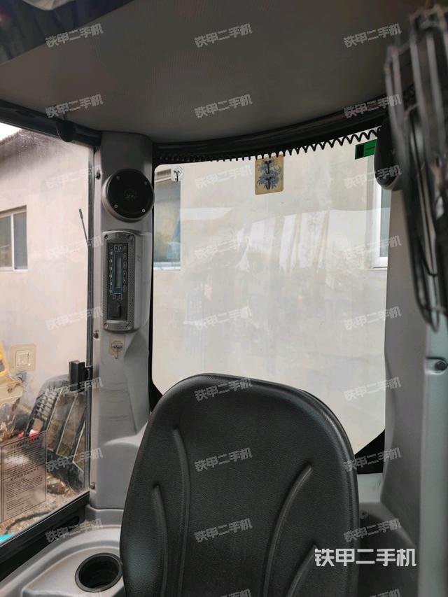 顶棚整体(驾驶室部分) 顶棚整体(驾驶室部分)