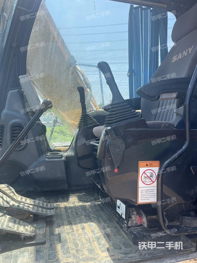 驾驶室整体（整机外观）