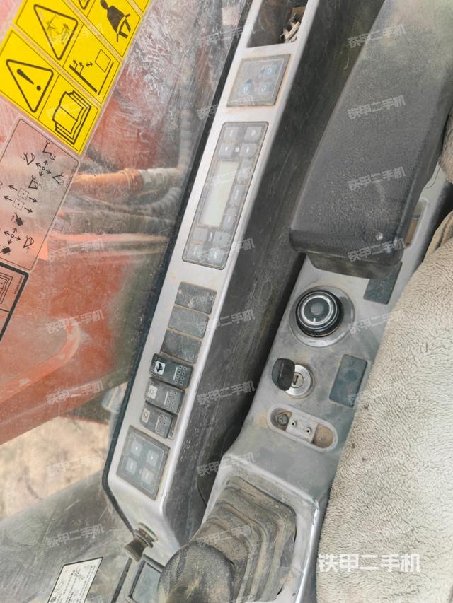 座椅左側(cè)控制臺(tái)/音響/含左手柄(駕駛室部分) 座椅左側(cè)控制臺(tái)/音響/含左手柄(駕駛室部分)