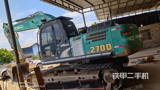 驾驶室顶部（整机外观）