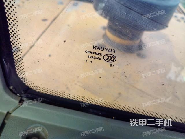 后窗玻璃角标（驾驶室部分）