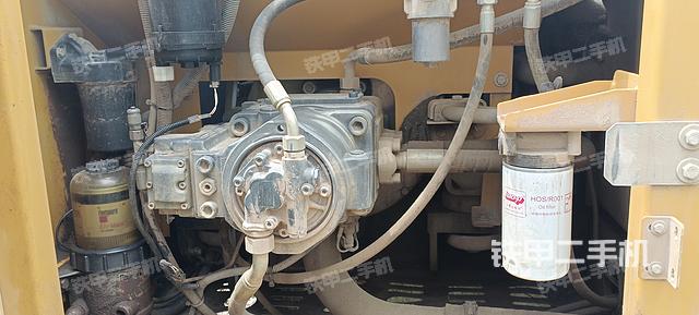 液压泵舱室正面整体（整机外观）