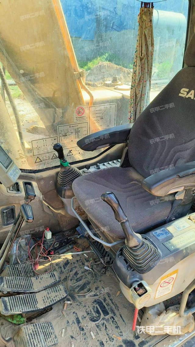 驾驶室整体（整机外观）