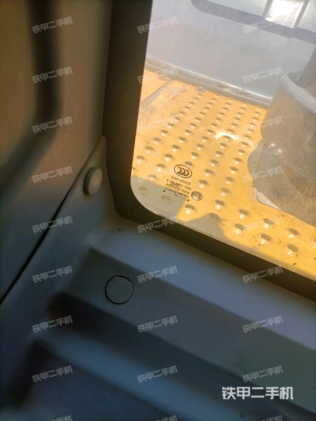 后窗玻璃角標(biāo)（駕駛室部分）