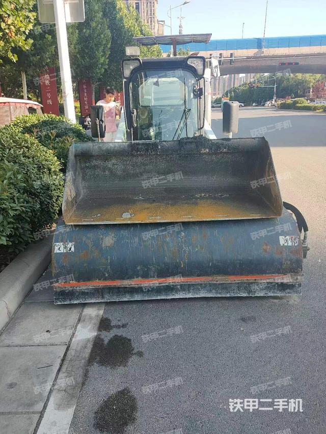 整机右侧（设备外观及核心部件）