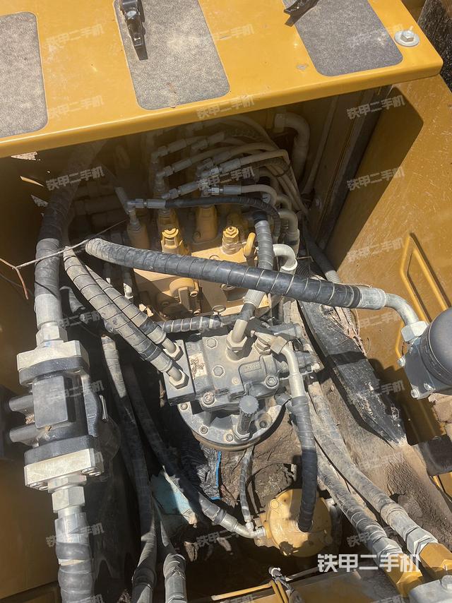 回转马达和主控阀（整机外观）