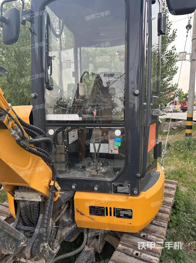 驾驶室顶部（整机外观）