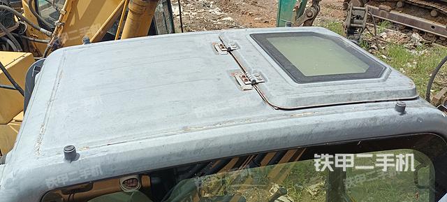 驾驶室顶部（整机外观）