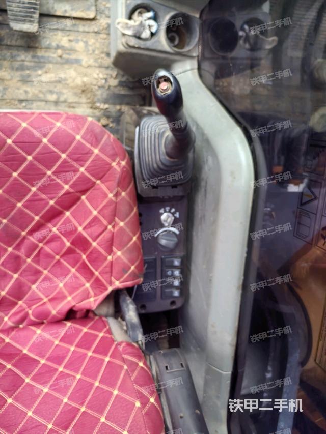 座椅右侧控制台/钥匙门/油门/含右手柄（驾驶室部分）