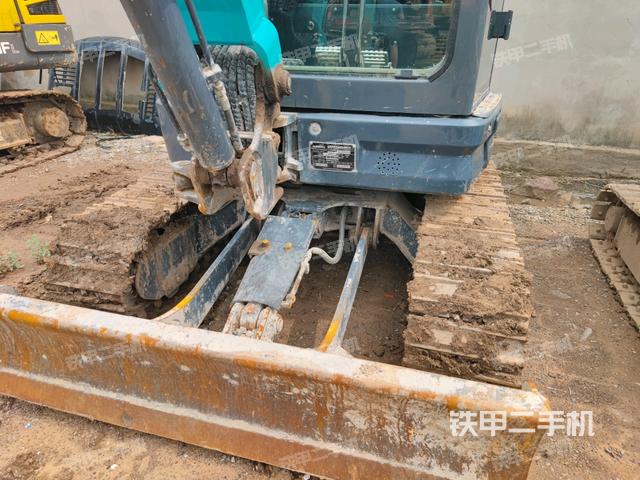 转盘和下车架正前(工作和回转装置) 转盘和下车架正前(工作和回转装置)