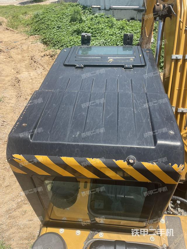 驾驶室顶部（整机外观）