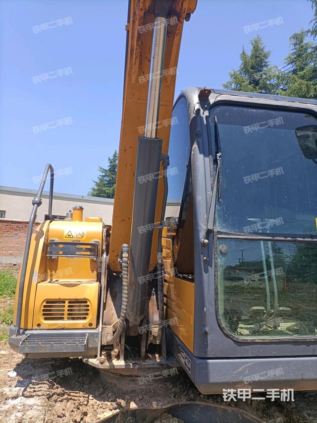 大臂根部?斜（工作和回轉(zhuǎn)裝置）