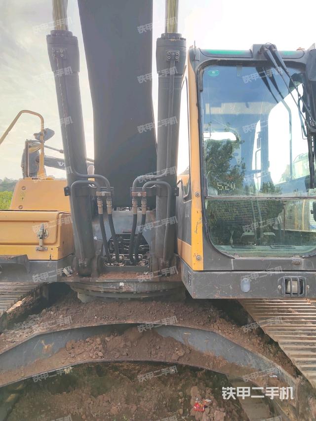 大臂油缸整體?豎拍（工作和回轉(zhuǎn)裝置）