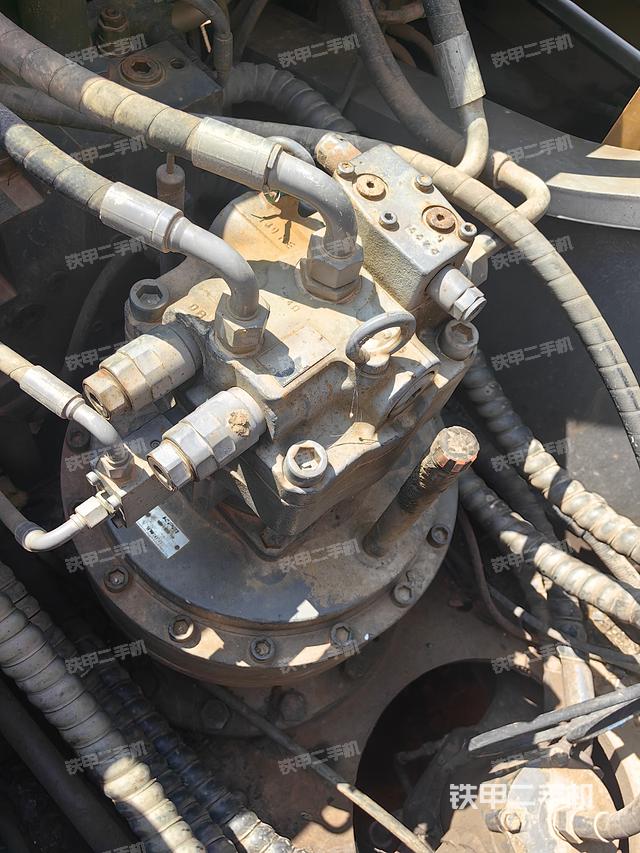 回转马达和主控阀（整机外观）