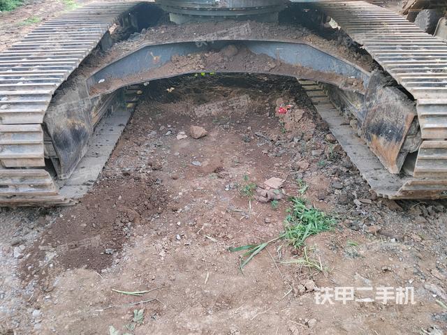 轉(zhuǎn)盤(pán)和下車(chē)架正前（工作和回轉(zhuǎn)裝置）