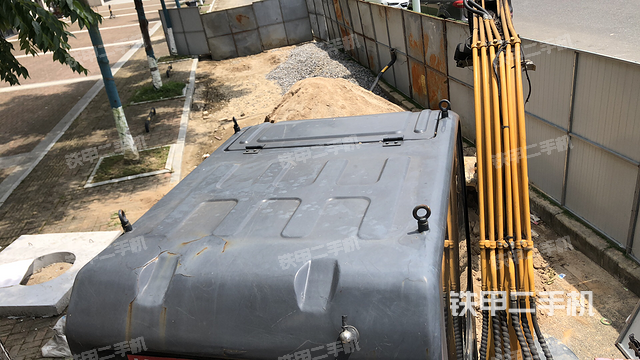 驾驶室顶部（整机外观）