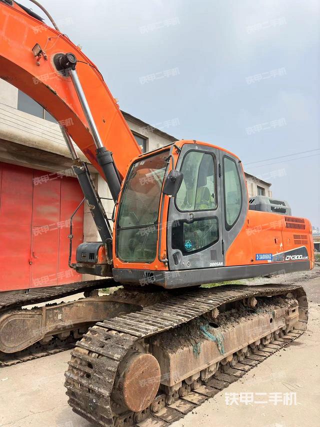 驾驶室顶部（整机外观）