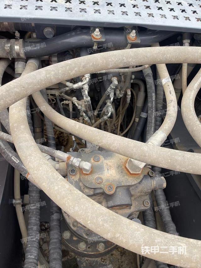 回转马达和主控阀（整机外观）