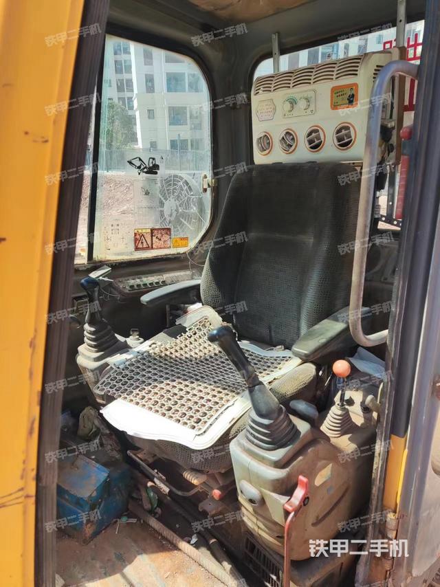 驾驶室整体（整机外观）