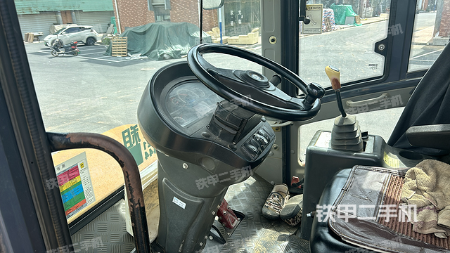 驾驶室操作台（设备外观及核心部件）