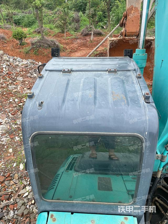 驾驶室顶部（整机外观）