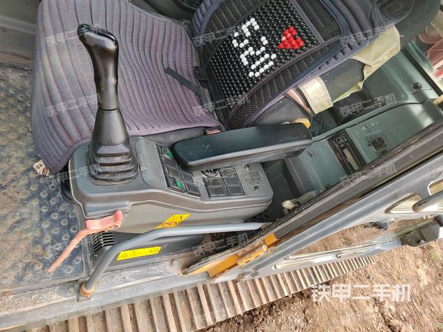 座椅左側(cè)控制臺/音響/含左手柄（駕駛室部分）