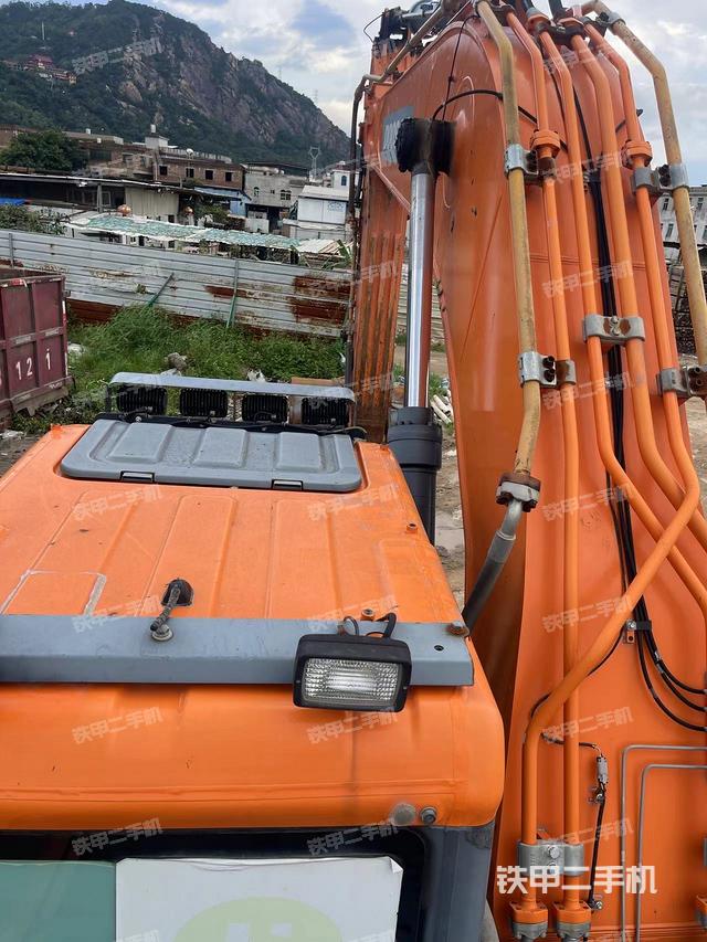 驾驶室顶部（整机外观）