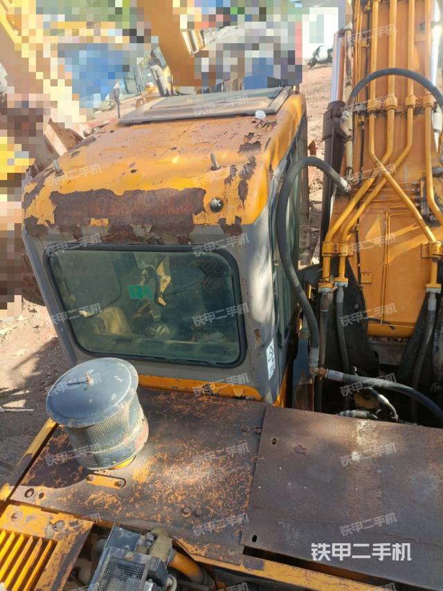 驾驶室顶部（整机外观）